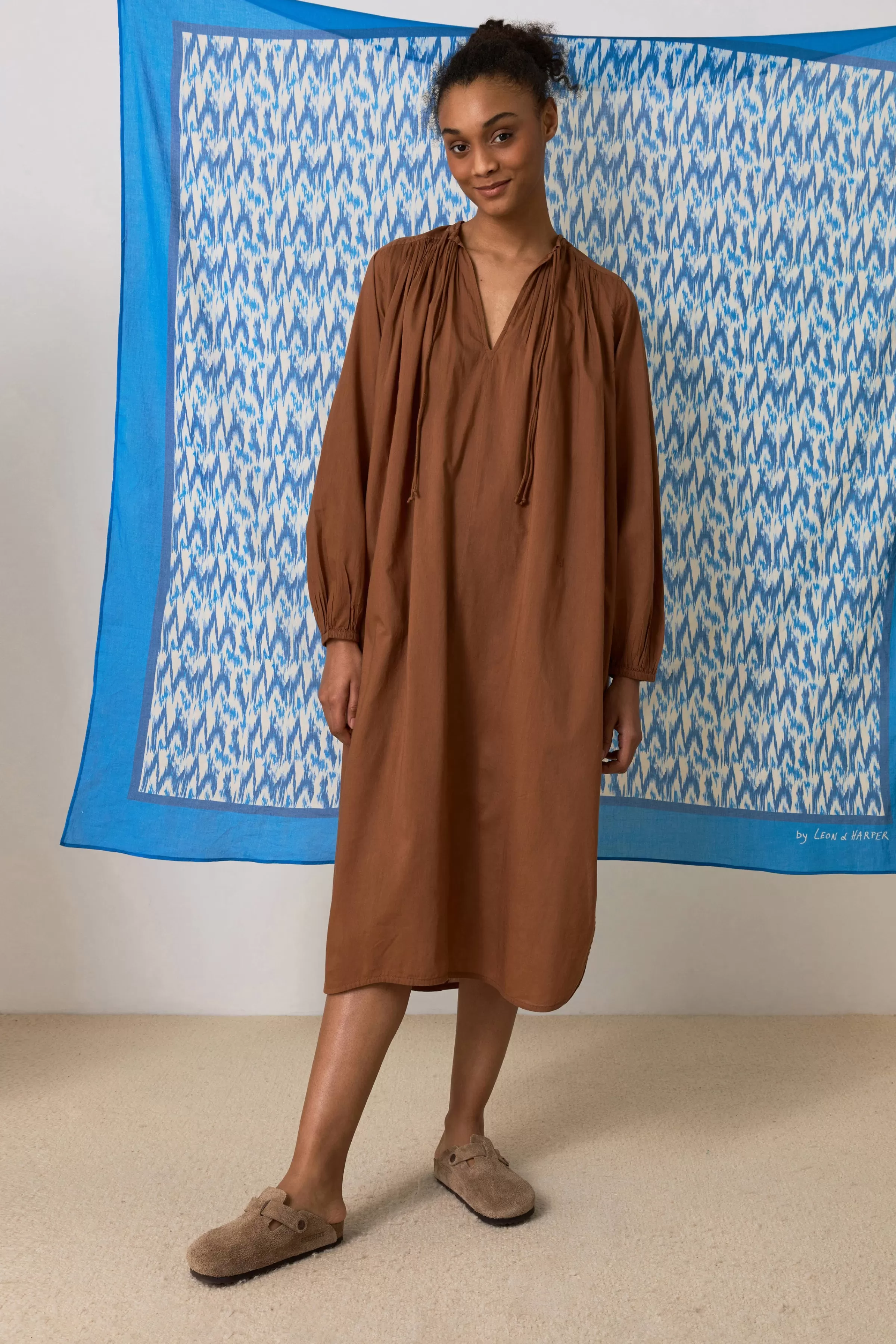 Shop Leon&Harper Robe Rizhom Plainy Brown