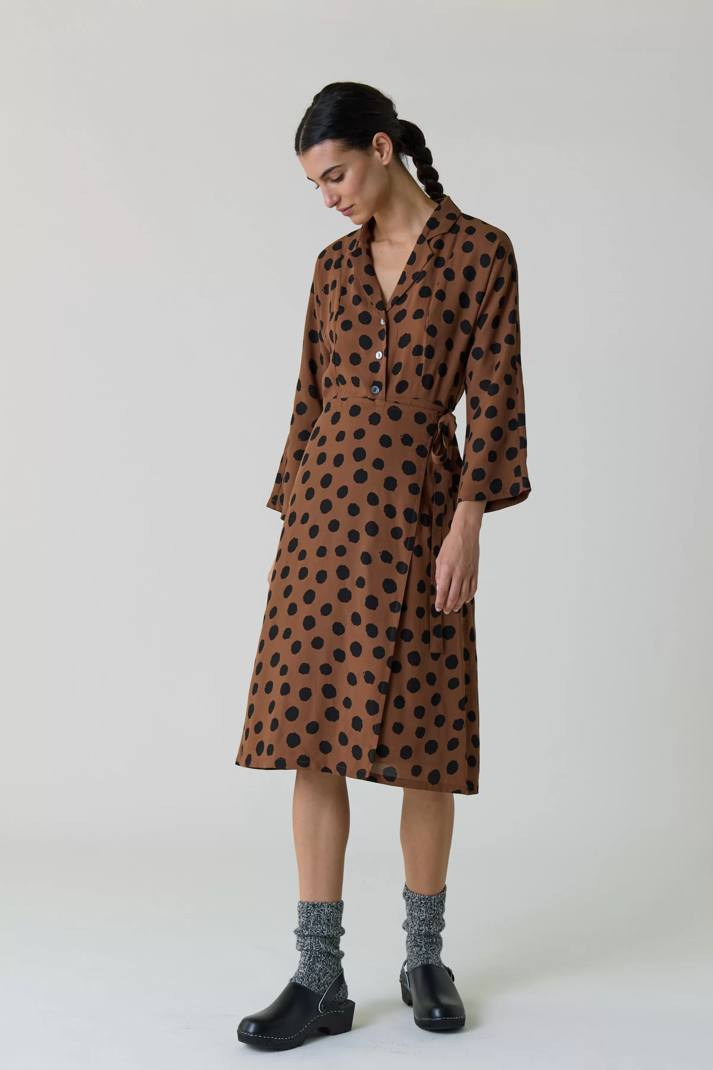 Shop Leon&Harper Robe Rolie Spot Brown